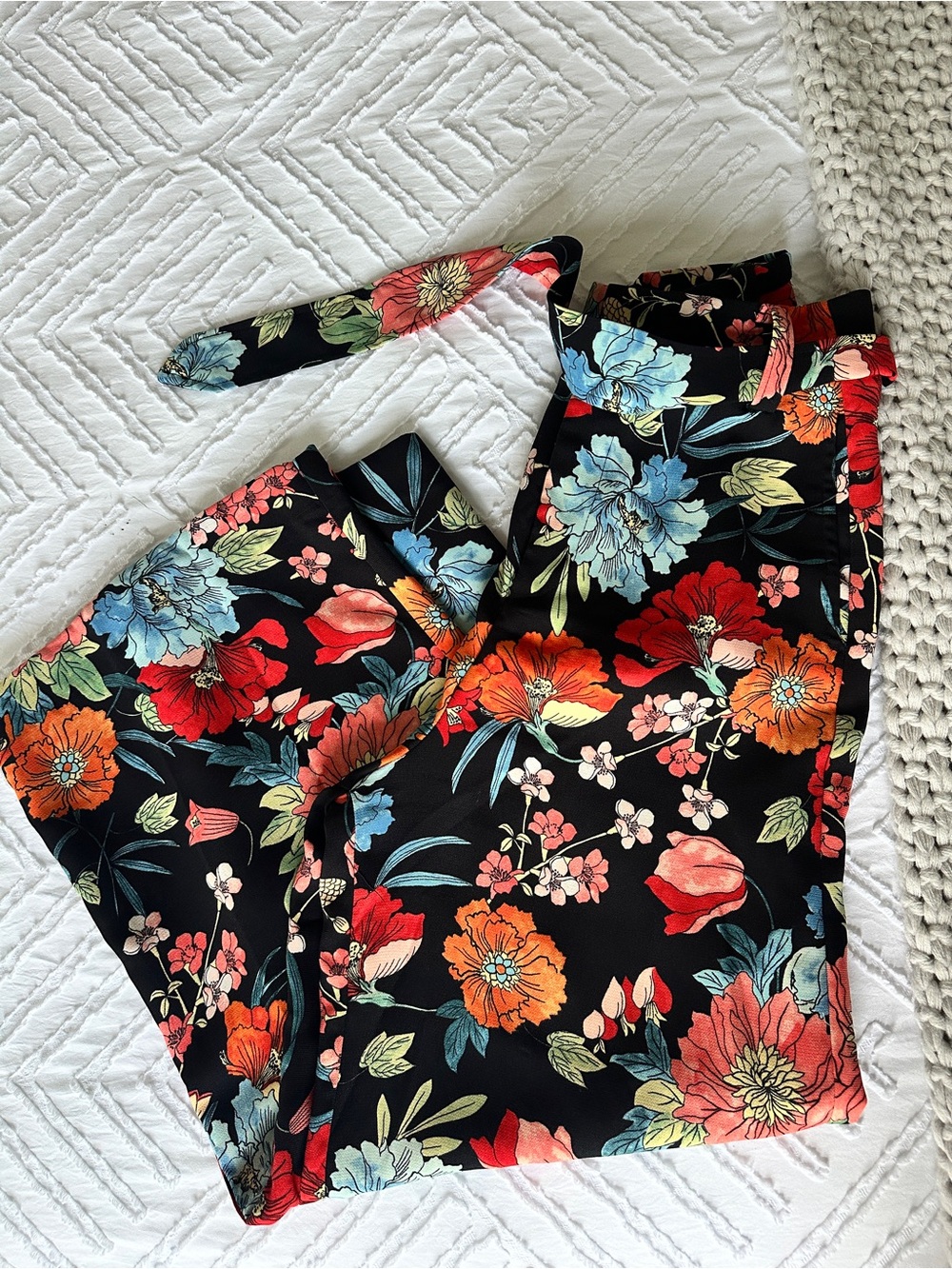 Zara Black Wide-Leg Floral Pants with Multicolor Blooms - Picture 5 of 5